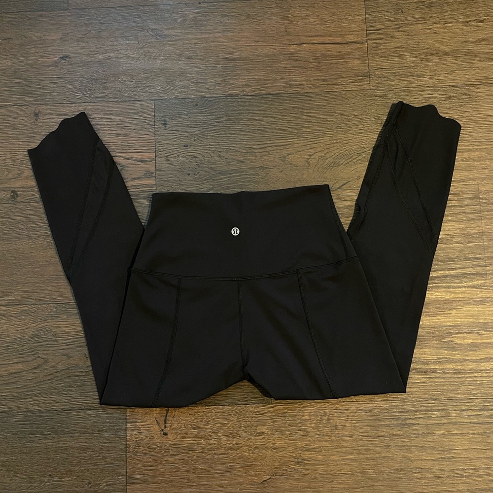 Lululemon Wunder Under Scallop 23” Black Leggings Size 4 LIKE NEW